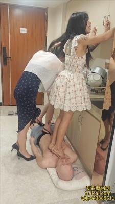 【爱秀套图】【素人S】三个漂亮小姐姐高跟群踩 YC-250530