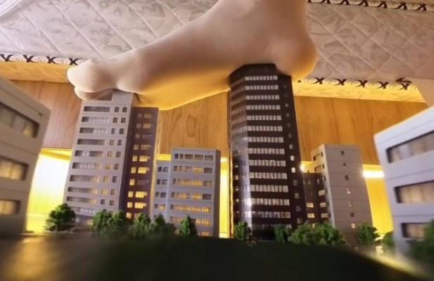 【爱秀套图】【GTS VR】莫瑶女神白丝华伦天奴踩踏微缩城市 巨大女神莫瑶微缩城市接管 JS250603~3