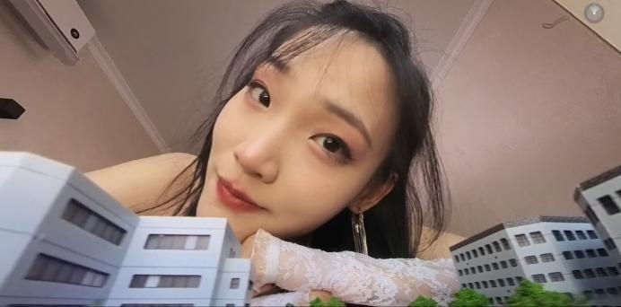 【爱秀套图】【GTS VR】莫瑶女神白丝华伦天奴踩踏微缩城市 巨大女神莫瑶微缩城市接管 JS250603~3