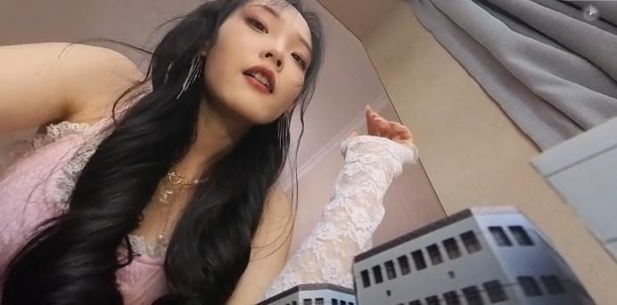 【爱秀套图】【GTS VR】莫瑶女神白丝华伦天奴踩踏微缩城市 巨大女神莫瑶微缩城市接管 JS250603~3