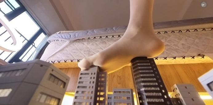 【爱秀套图】【GTS VR】莫瑶女神白丝华伦天奴踩踏微缩城市 巨大女神莫瑶微缩城市接管 JS250603~3