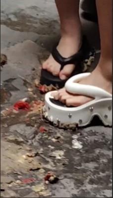 【爱秀套图】【端午节福利】小太妹双人子拖踩蛋黄派圣女果 YC-250531-5