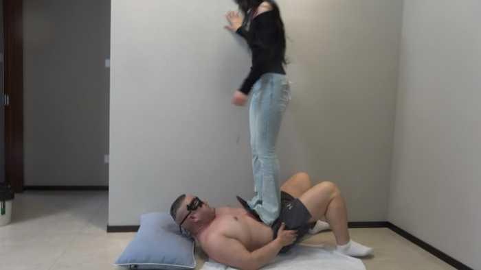 【爱秀套图】【领主老大】三主高跟暴踩贱狗 YC-250601-7