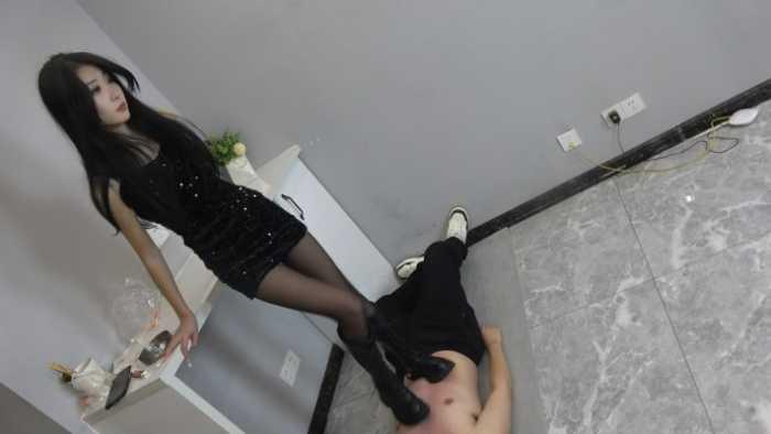 【爱秀套图】【曼曼】平底靴踩踏人肉地毯 YC-250602-4