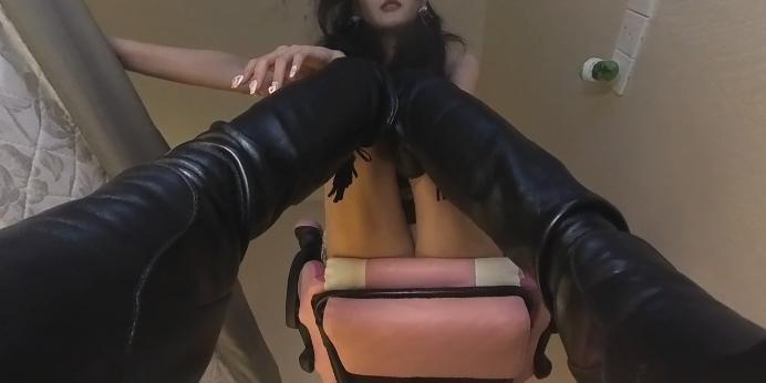 【爱秀套图】【GTS-VR】莫瑶女神的丝袜皮靴圈养 GTS入袜入鞋 把你穿进丝袜踩进皮靴里 JS250606~6