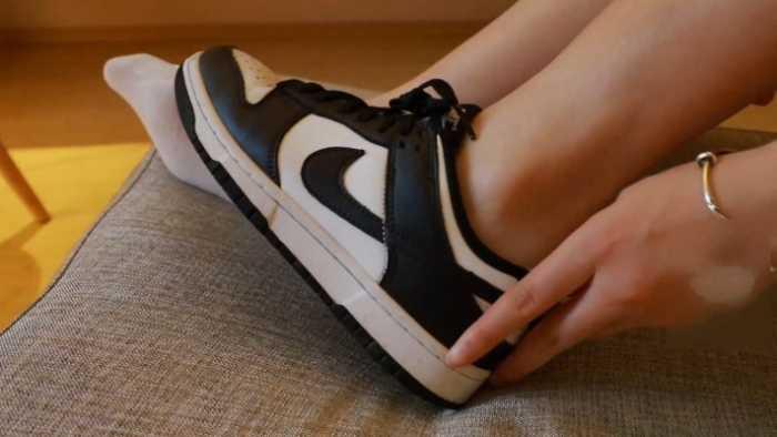 【爱秀套图】【名模专场】dunk鞋脏船袜-闻鞋tk JS250606~8