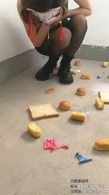 【爱秀套图】【雅泫】楼道里制作口水夹心狗粮 YC-250604-7