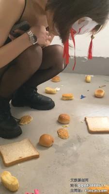 【爱秀套图】【雅泫】楼道里制作口水夹心狗粮 YC-250604-7