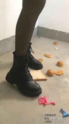 【爱秀套图】【雅泫】楼道里制作口水夹心狗粮 YC-250604-7