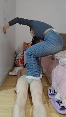 【爱秀套图】【啦啦啦】小野主人再次踩踏跺裆跳踩 ACYC-2401