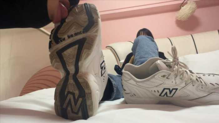 【爱秀套图】【小鲨鱼殿下】M2K运动鞋踩踏舔鞋 YC-250606-3