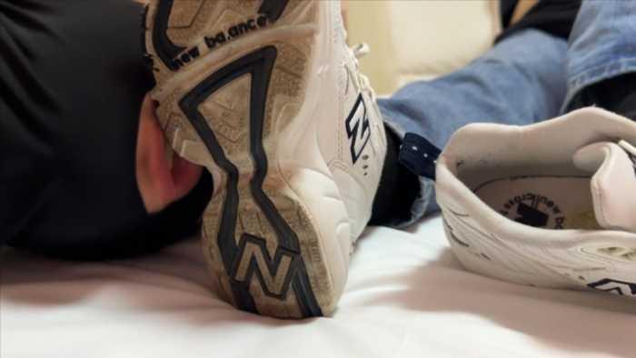 【爱秀套图】【小鲨鱼殿下】M2K运动鞋踩踏舔鞋 YC-250606-3