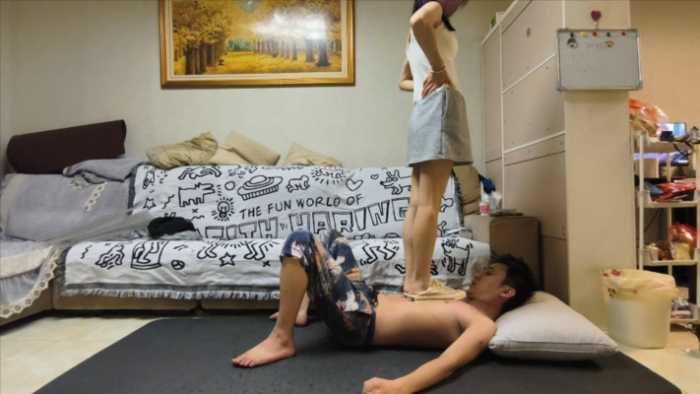 【爱秀套图】安安帆布鞋裸足踩踏家奴 YC-250609