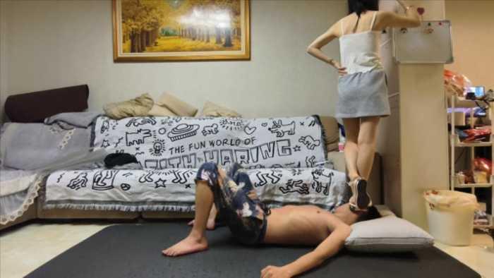 【爱秀套图】安安帆布鞋裸足踩踏家奴 YC-250609