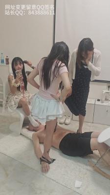 【爱秀套图】【素人S】三个漂亮小姐姐高跟群踩第二波 YC-250610