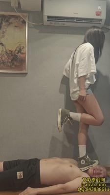 【爱秀套图】椰酱匡威帆布鞋踩踏 YC-250610-2