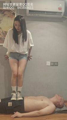 【爱秀套图】椰酱匡威帆布鞋踩踏 YC-250610-2