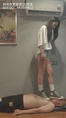 【爱秀套图】椰酱匡威帆布鞋踩踏 YC-250610-2