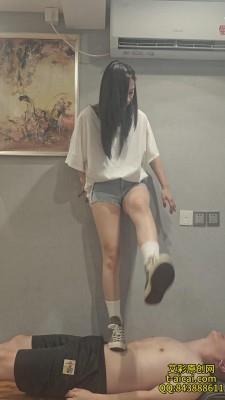 【爱秀套图】椰酱匡威帆布鞋踩踏 YC-250610-2