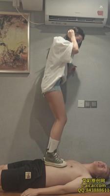 【爱秀套图】椰酱匡威帆布鞋踩踏 YC-250610-2