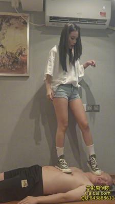 【爱秀套图】椰酱匡威帆布鞋踩踏 YC-250610-2