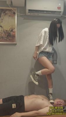 【爱秀套图】椰酱匡威帆布鞋踩踏 YC-250610-2