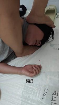 【爱秀套图】美女特工灰色丝袜绞死神秘人，断气吐血身亡。挖眼残虐， ACYC-4618