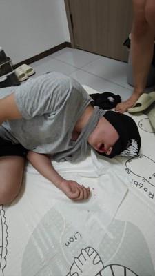 【爱秀套图】美女特工灰色丝袜绞死神秘人，断气吐血身亡。挖眼残虐， ACYC-4618