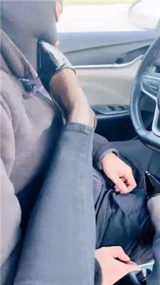 【爱秀套图】【小妮】车内让司机舔闻原味jio