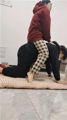 【爱秀套图】【樱樱】情侣主-让闺蜜下跪伺候-骑狗背/踩踏/奴下奴【四】