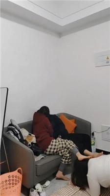 图片[7]_樱樱情侣主-让闺蜜下跪伺候-舔鞋底闻棉袜二