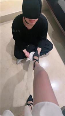 【爱秀套图】【琪琪大人】偷闻原味内裤被后妈发现