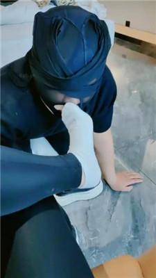 【爱秀套图】【魔仙s法库】运动后闻超臭白袜