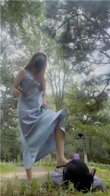 【爱秀套图】【魔鬼天使】户外虐跟踪狂-坐脸窒息/碾压踩/骑马【双视角版】bf42909