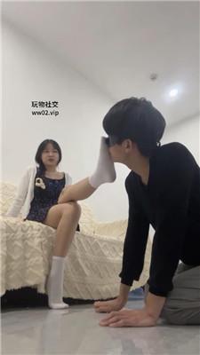 甜恬捆绑哥哥用白袜脚虐它 bf45773