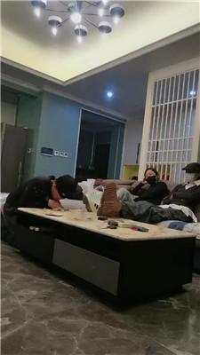 【爱秀套图】【DO猫】双S-舔不干净鞋子被暴揍【三视角版】bf45780