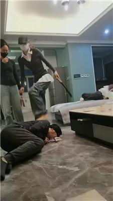 DO猫双S-舔不干净鞋子被暴揍三视角版 bf45780