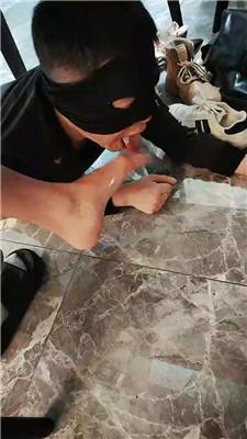 DO猫桌底视角-带闺蜜虐脚下奴三视角版 JS241012-9