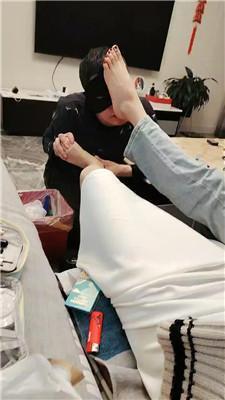 DO猫桌底视角-带闺蜜虐脚下奴三视角版 JS241012-9