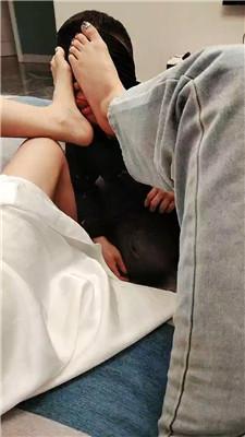 DO猫桌底视角-带闺蜜虐脚下奴三视角版 JS241012-9