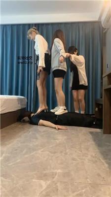 【爱秀套图】【欣婷】3S-小白鞋白袜+高跟踩踏【三视角版】bf45957