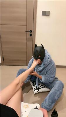 玥希希骑狗背/舔高跟玉足 JS241017-36