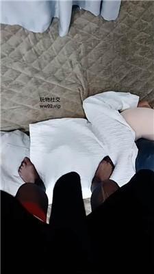 【爱秀套图】【姗姗】高跟黑丝踩脚垫奴才JS241017-16