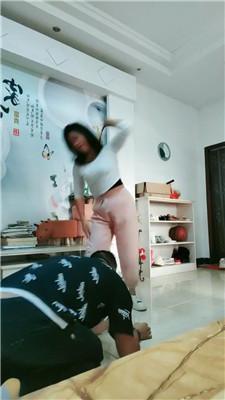 若曦手铐捆绑栓狗链/滴蜡/舔红船袜/坐狗背完整版JS241017-4