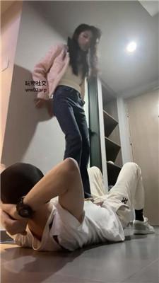 【爱秀套图】【狗哥】素人小姐姐全体重踩踏bf46137