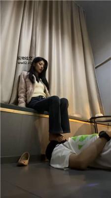 狗哥素人小姐姐全体重踩踏 bf46137