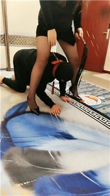 平凡情侣主-骑马转胯狗爬鞭打/黑丝高跟踩虐 JS241023-18