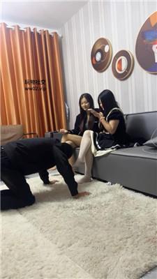 【爱秀套图】【白兔】双S-轮流踩踏舔鞋舔脚/鞭打【双视角版】bf46519