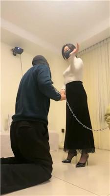 辣姐情侣奴-奴下奴-狗链遛狗/戒尺虐打/骑马舔脏鞋/喝圣水 bf46538