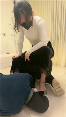 辣姐情侣奴-奴下奴-狗链遛狗/戒尺虐打/骑马舔脏鞋/喝圣水 bf46538